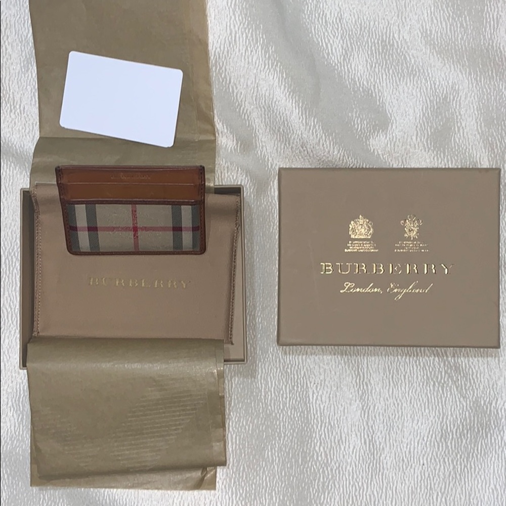 Burberry Men’s Brown Card Case, cloth design